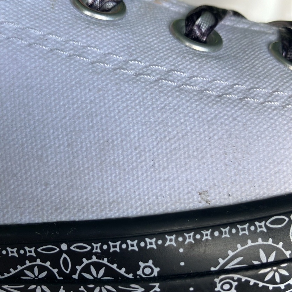 Converse X Miley Cyrus Chuck Taylor All Star Low Sneakers In White Black Bandana - Picture 6 of 10